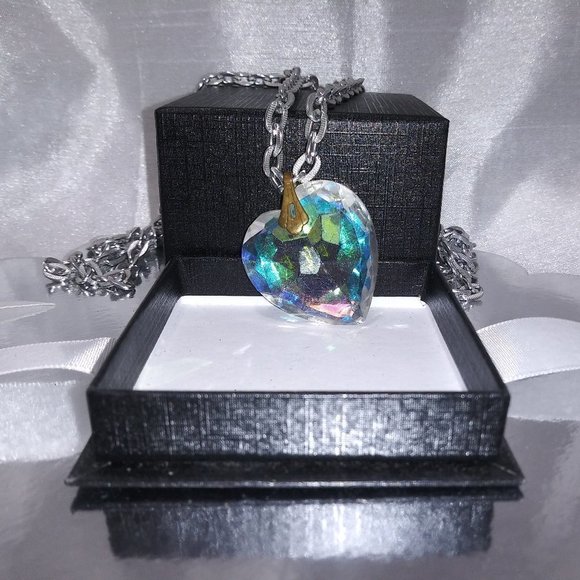 VINTAGE Holographic AURORA BOREALIS Crystal Heart PENDANT NECKLACE with Chain - Picture 3 of 7